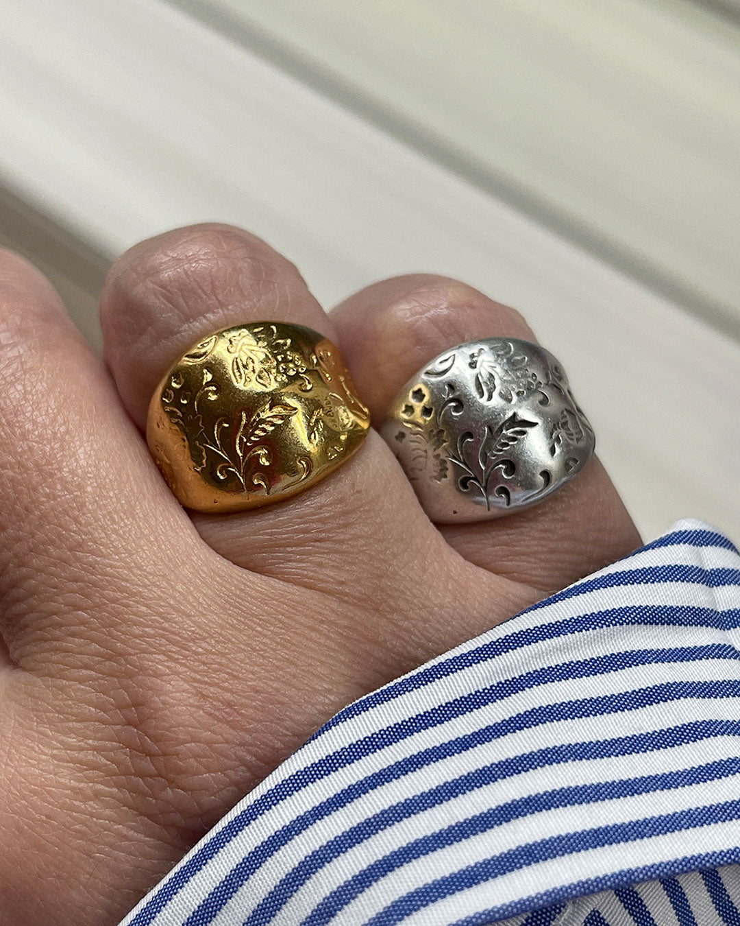 FLOWER CHUNKY RING IN GOLD