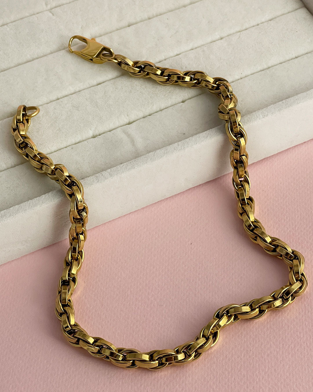 Chunky Chain Necklace in gold