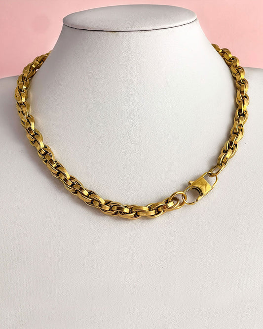 Chunky Chain Necklace in gold