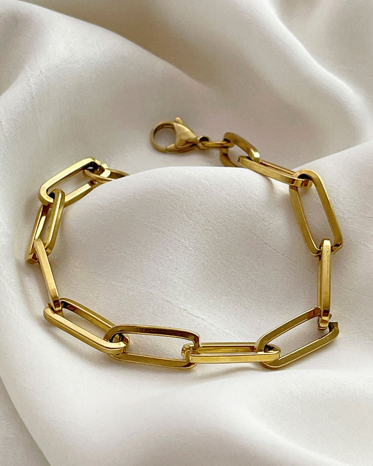 A Chunky Paperclip Chain Anklet in gold