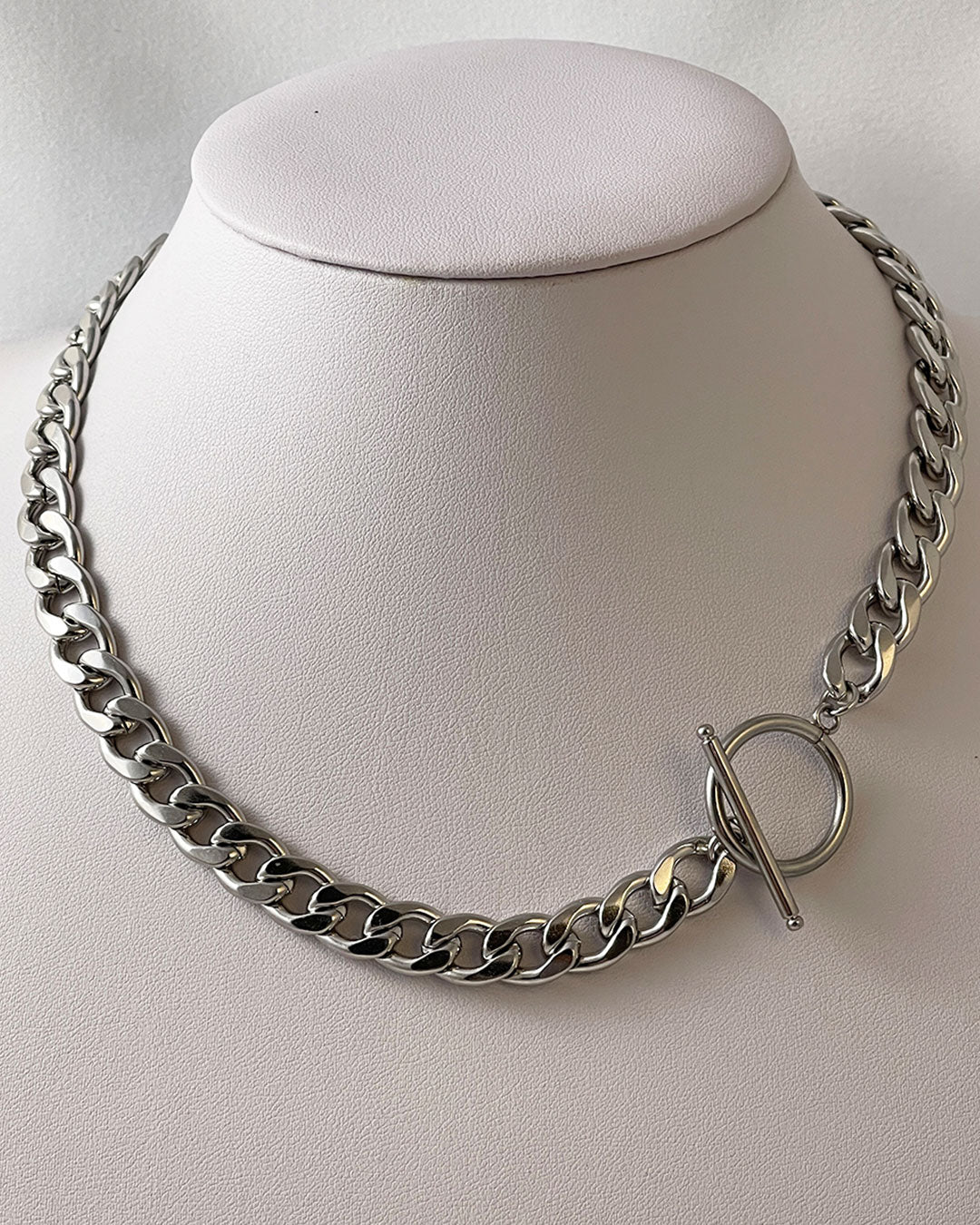 CHUNKY SILVER TOGGLE NECKLACE