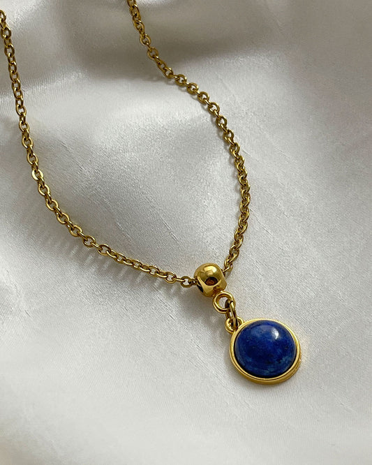 A Lapis Lazuli Necklace in Gold