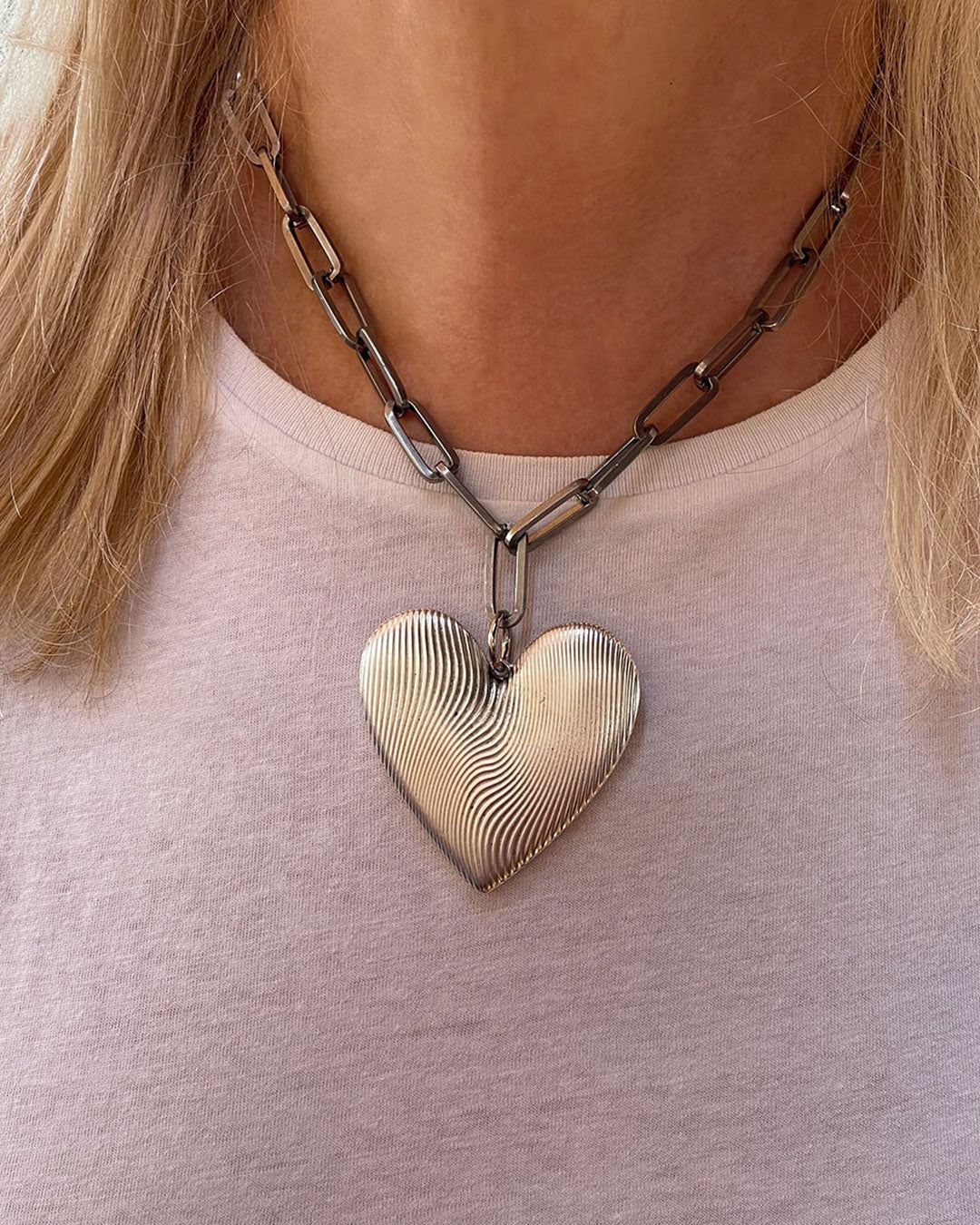 CHUNKY HEART NECKLACE IN SILVER