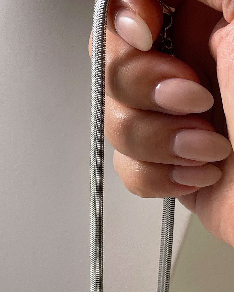 Herringbone chain necklace stainless steel in silver