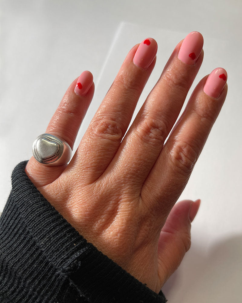 CHUNKY HEART SIGNET RING IN GOLD