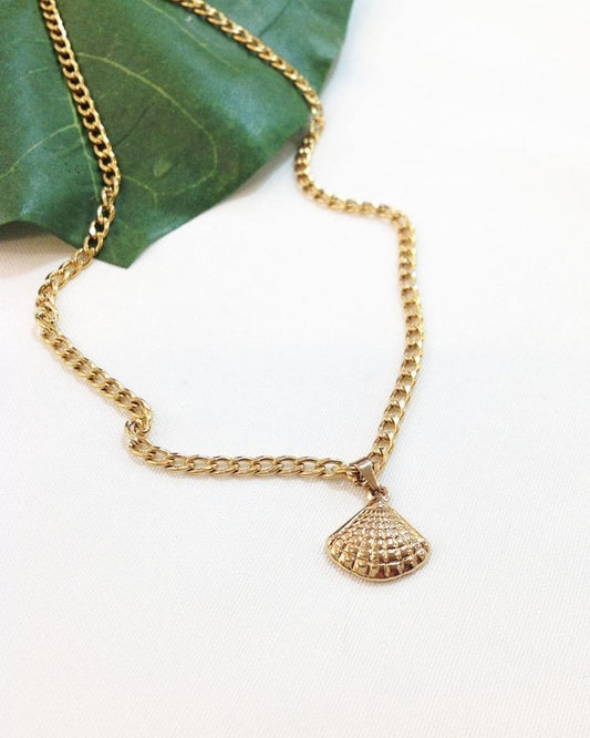 Scallop Shell Necklace in gold