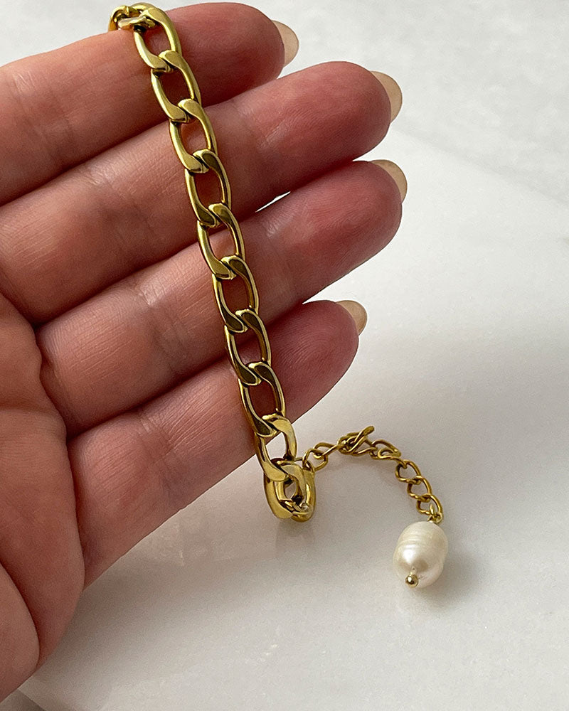 A waterproof Pearl Curb Chain Anklet in gold
