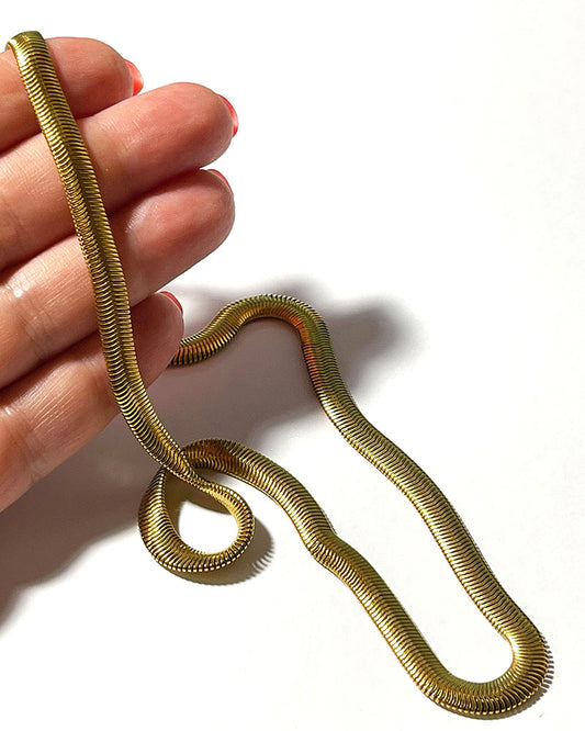 Herringbone Chain Necklace in gold