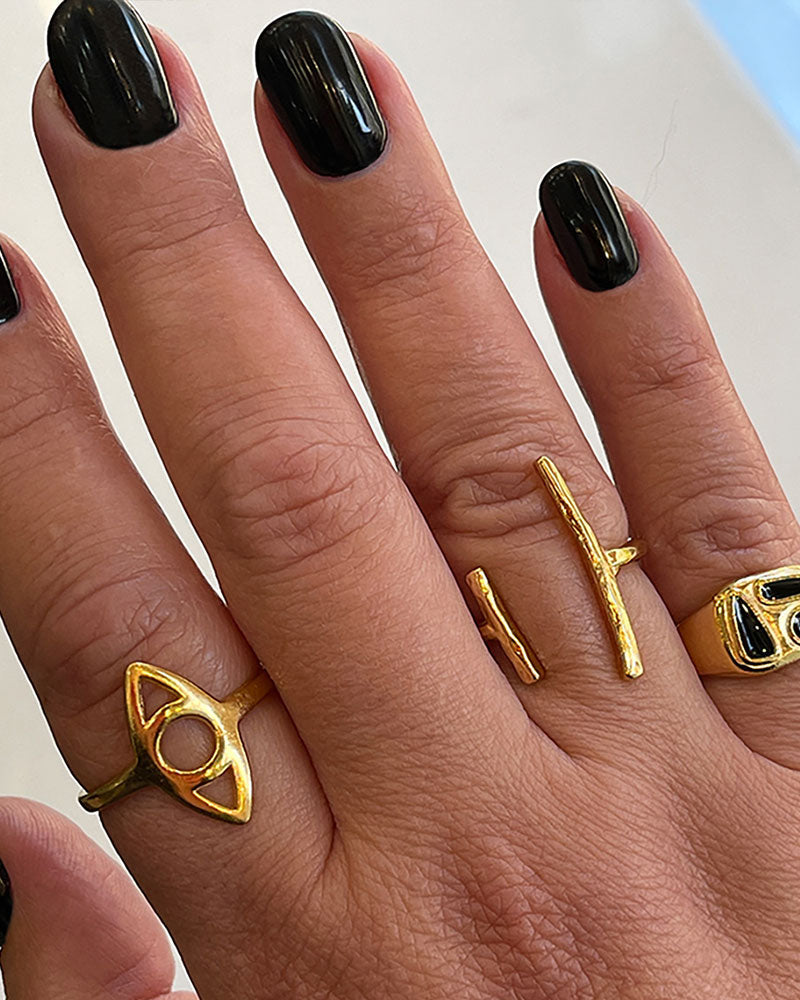 MINIMALIST EYE RING IN GOLD