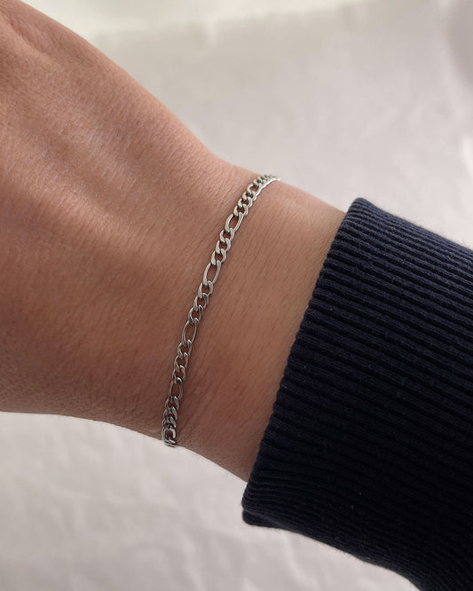 A delicate figaro chain bracelet in silver