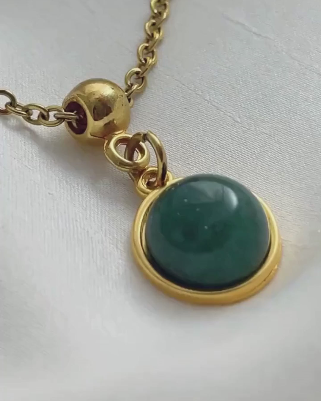 A green aventurine necklace in gold