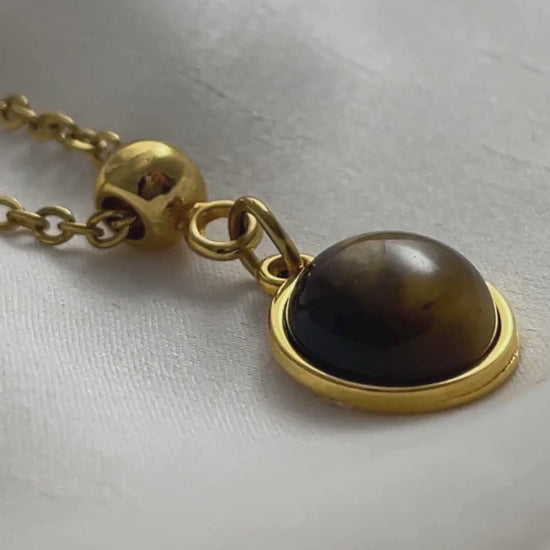 A Tiger Eye Gemstone Necklace in gold