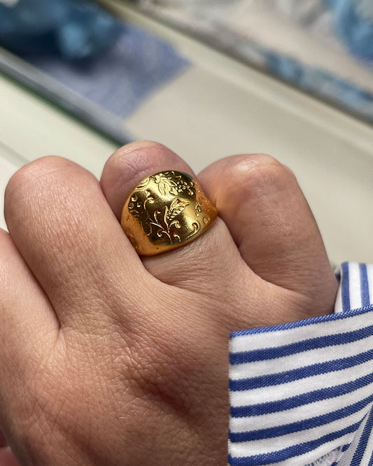 FLOWER CHUNKY RING IN GOLD