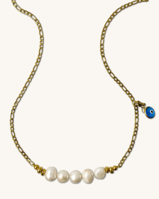 A long figaro chain necklace, 4 mm wide, features a freshwater pearl bar in the middle and a removable blue eye charm.