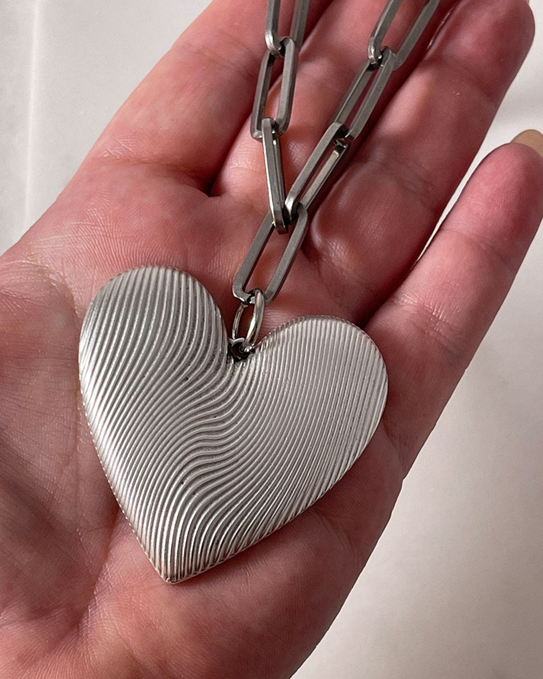 CHUNKY HEART NECKLACE IN SILVER