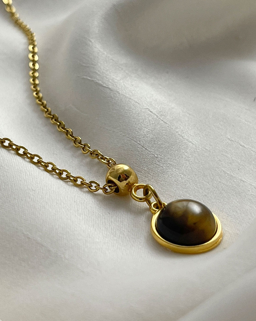 A Tiger Eye Gemstone Necklace in gold