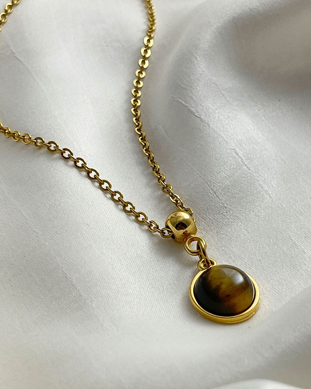 A Tiger Eye Gemstone Necklace in gold