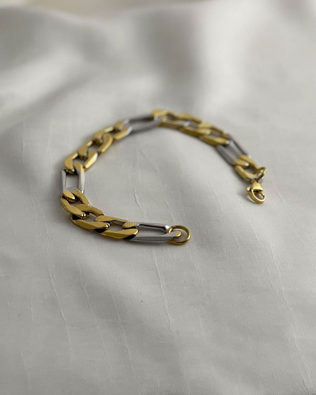 TWO TONES FIGARO CHAIN BRACELET