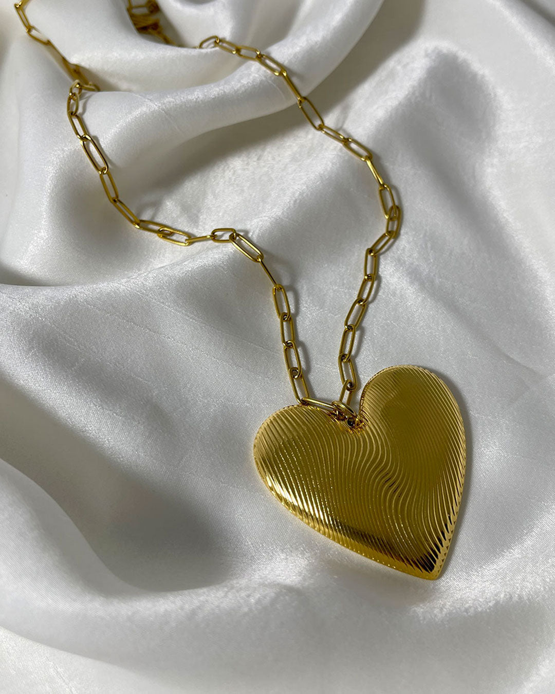 BIG HEART CHAIN NECKLACE