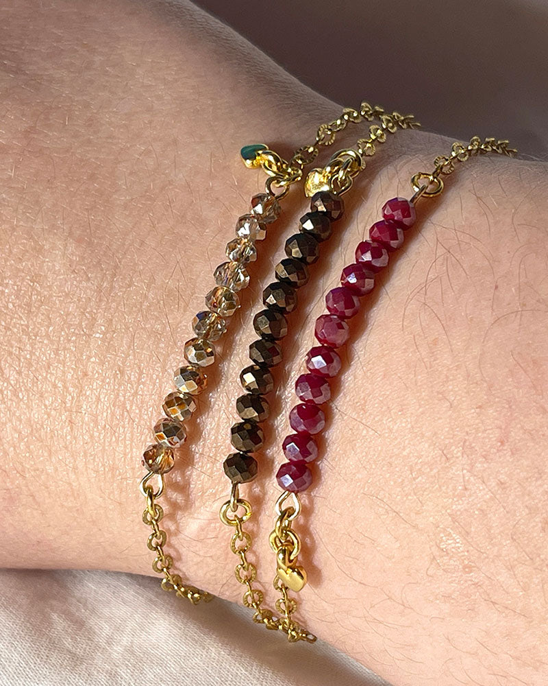 EMILIA BAR BRACELET IN RED IRIDESCENT