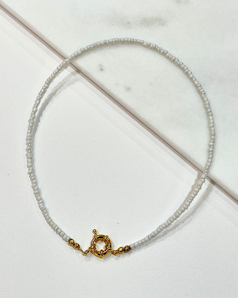 KENDRA CHOKER NECKLACE IN WHITE IRIDESCENT