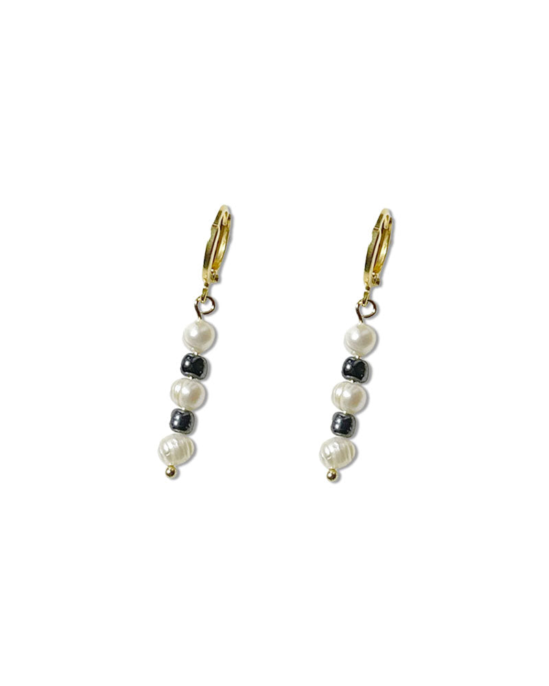 Lady hoop earrings with freshwater pearls and black beads