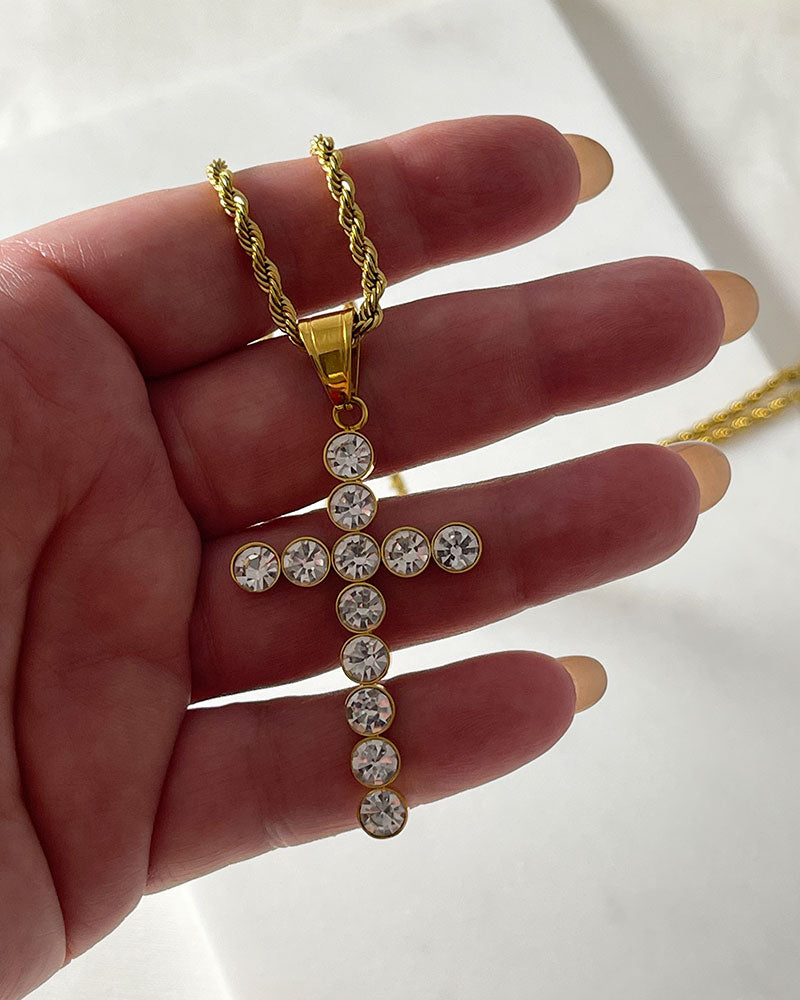 LARGE CROSS CRYSTAL PENDANT NECKLACE IN GOLD