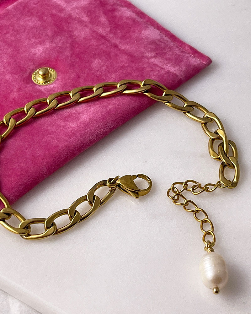 PEARL CURB CHAIN ANKLET IN GOLD