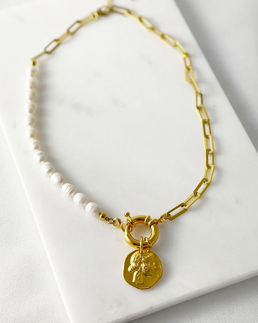 PEARL LINK CHAIN NECKLACE WITH COIN IN GOLD