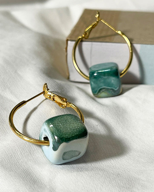 These delicate cube hoop earrings create a stylish, modern look