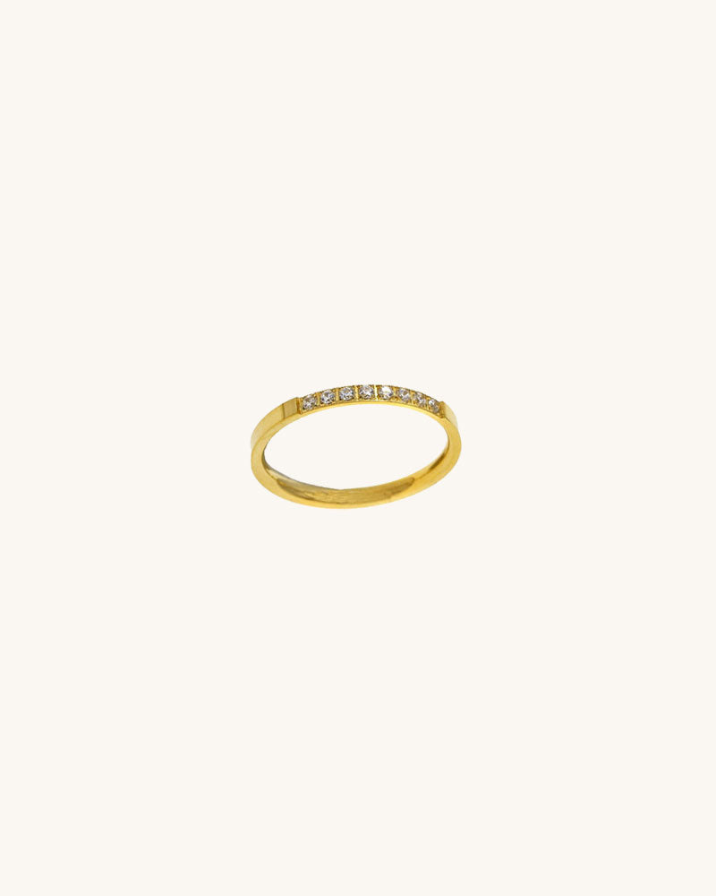 GOLD BAND RING IN WHITE CRYSTAL