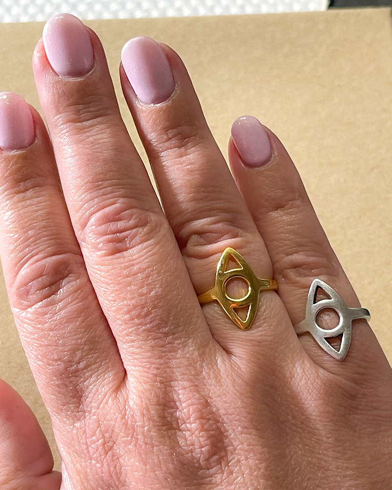 MINIMALIST EYE RING IN GOLD
