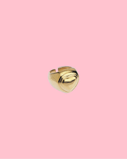 CHUNKY HEART SIGNET RING IN GOLD