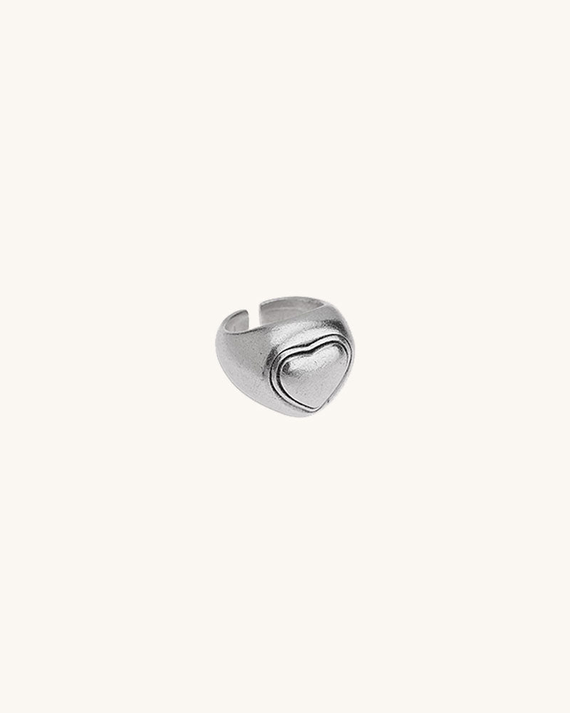 CHUNKY HEART SIGNET RING IN SILVER