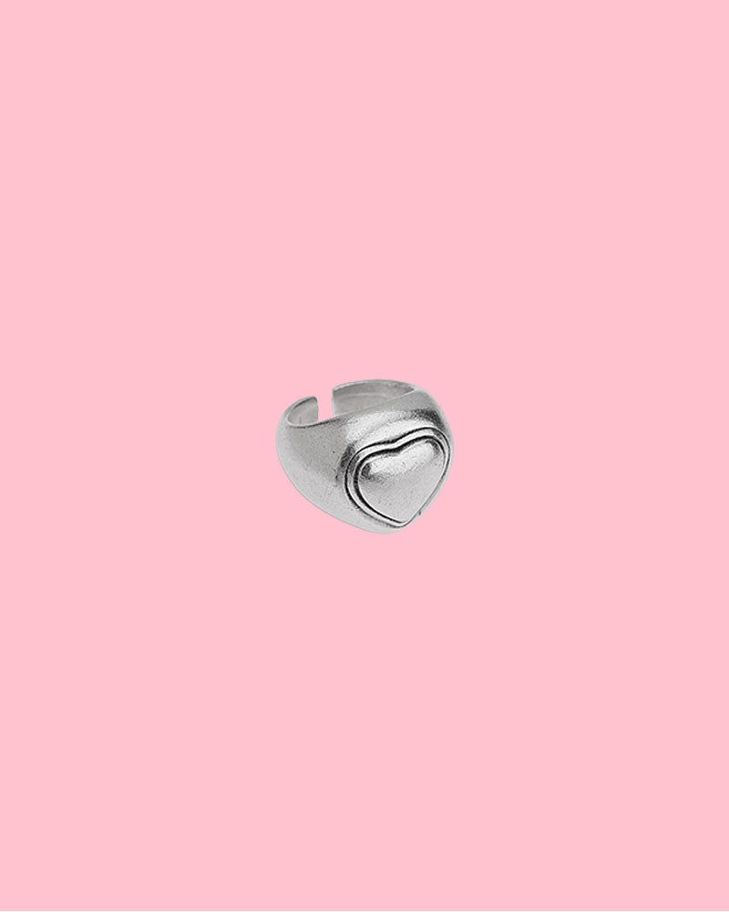 CHUNKY HEART SIGNET RING IN SILVER