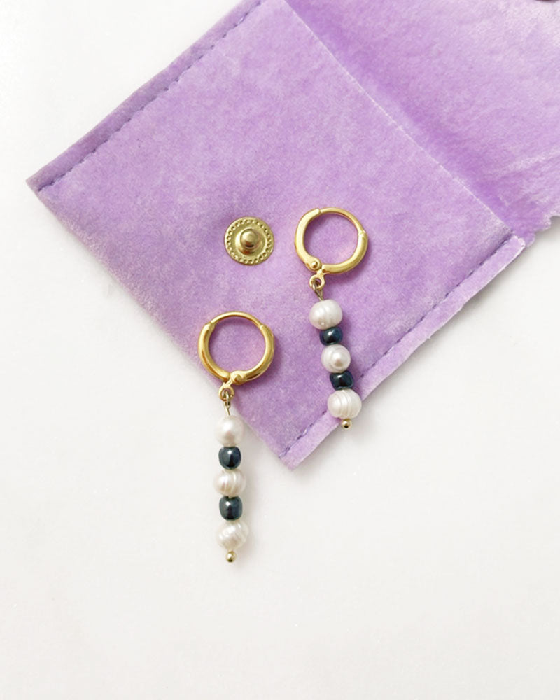 Lady hoop earrings with freshwater pearls and black beads